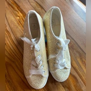 David’s Bridal champagne colored glitter shoes. Used as a bridesmaid. Size 11.
